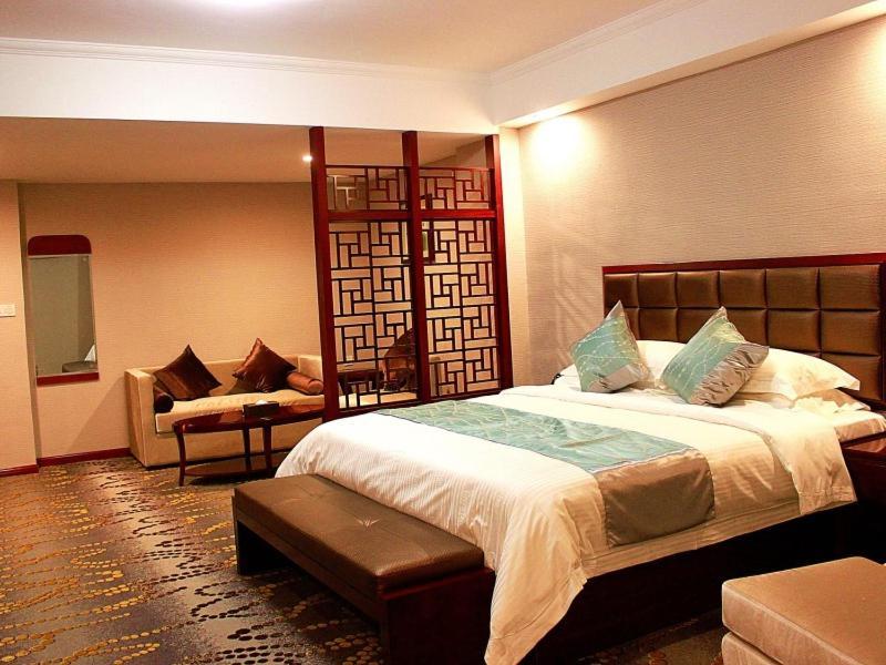 GreenTree Inn JiangXi JinDeZhen People Square JinDin Business Hotel Jingdezhen Buitenkant foto