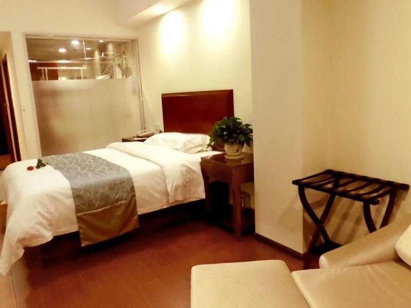 GreenTree Inn JiangXi JinDeZhen People Square JinDin Business Hotel Jingdezhen Buitenkant foto