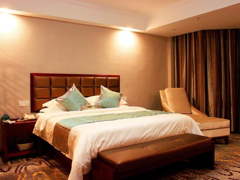 GreenTree Inn JiangXi JinDeZhen People Square JinDin Business Hotel Jingdezhen Buitenkant foto